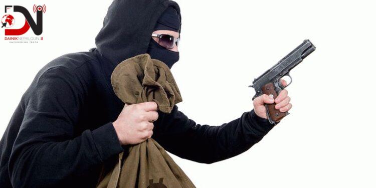 भारतबाट फर्केका यात्रु बीच बाटोमै लुटिए