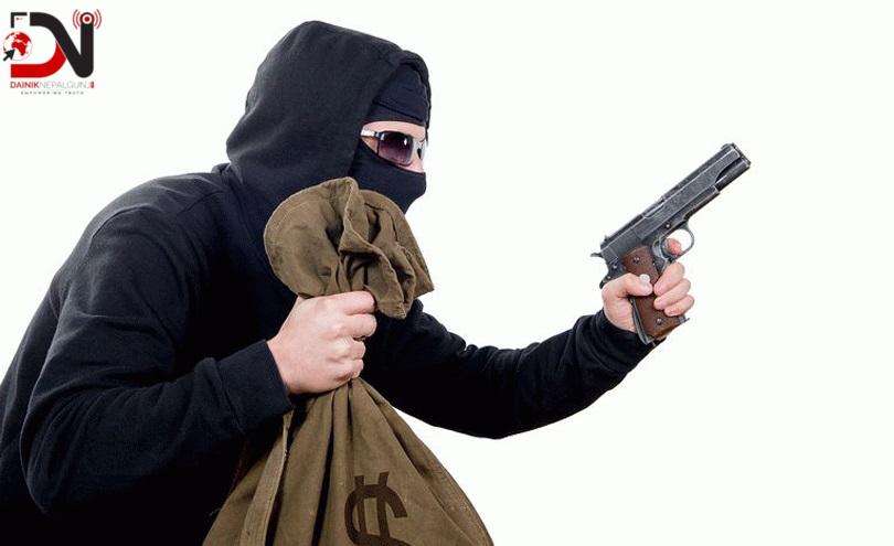 भारतबाट फर्केका यात्रु बीच बाटोमै लुटिए