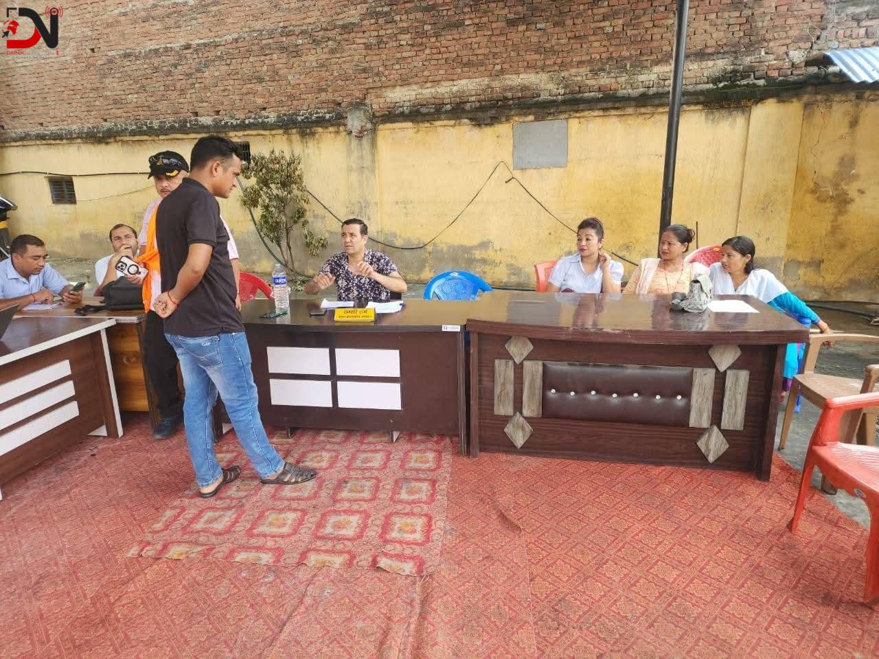 अस्थायी रुपमा सेवा दिँदै नेपालगञ्जका क्षतिग्रस्त कार्यालय