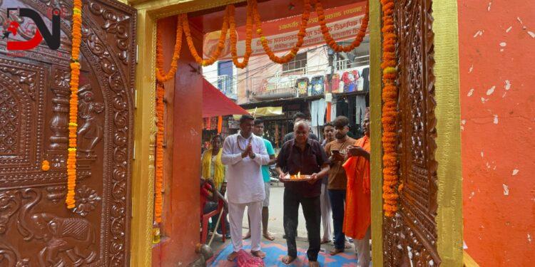 वडाध्यक्ष बर्माले लगाए बागेश्वरी मन्दिरमा ढोका