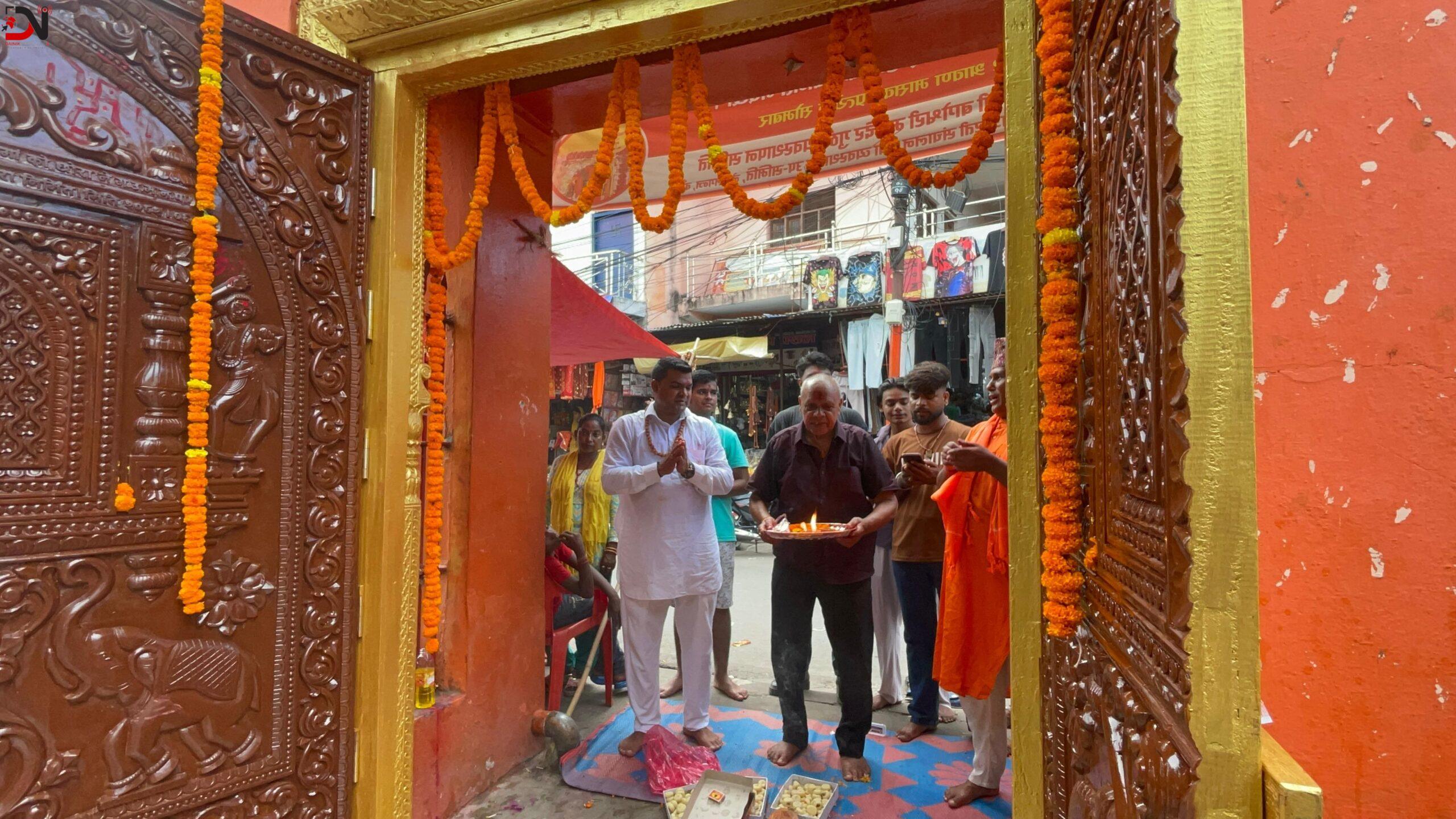 वडाध्यक्ष बर्माले लगाए बागेश्वरी मन्दिरमा ढोका