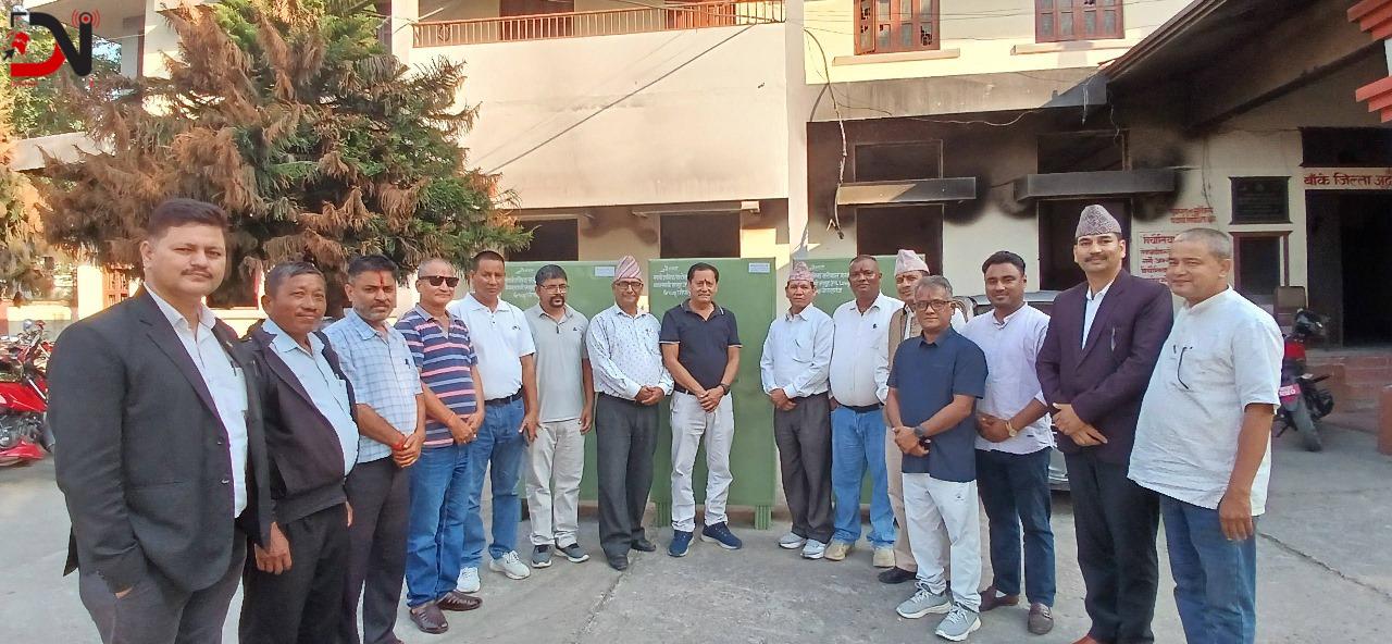 सार्वजनिक सरोकार कानून व्यवसायी समूहद्वारा अदालत तथा सरकारी वकिल कार्यालयलाई फर्निचर सहयोग