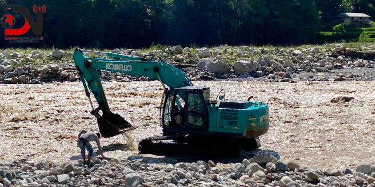 बाढीले १६ ठाउँमा बगाएको बिपी राजमार्ग पुनः निर्माणमा