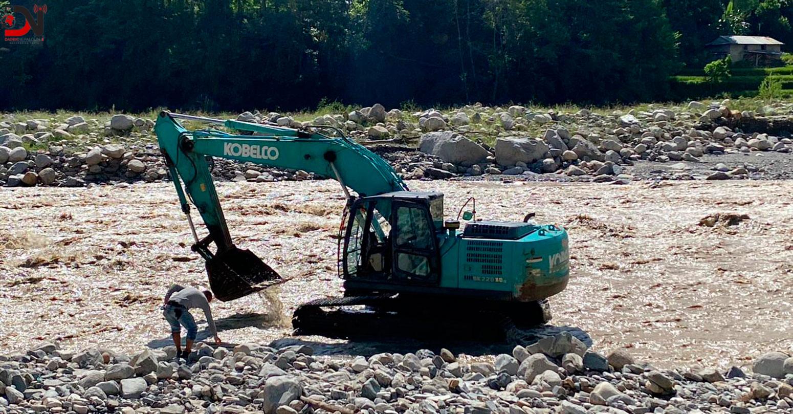 बाढीले १६ ठाउँमा बगाएको बिपी राजमार्ग पुनः निर्माणमा