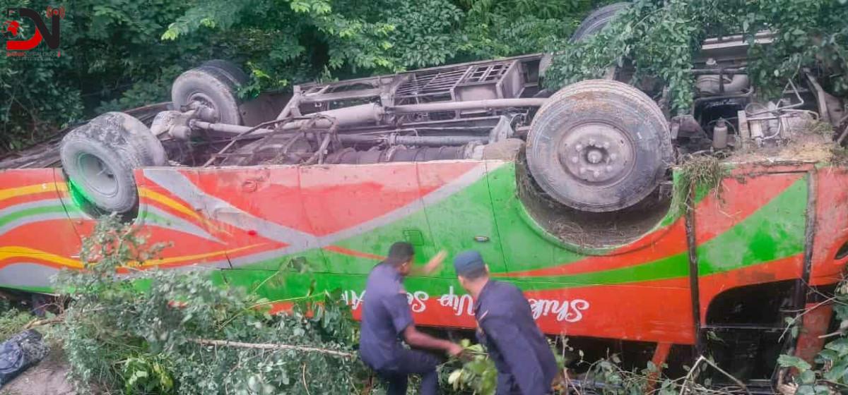 कपिलवस्तुमा बस दुर्घटना, ३६ जना घाइते
