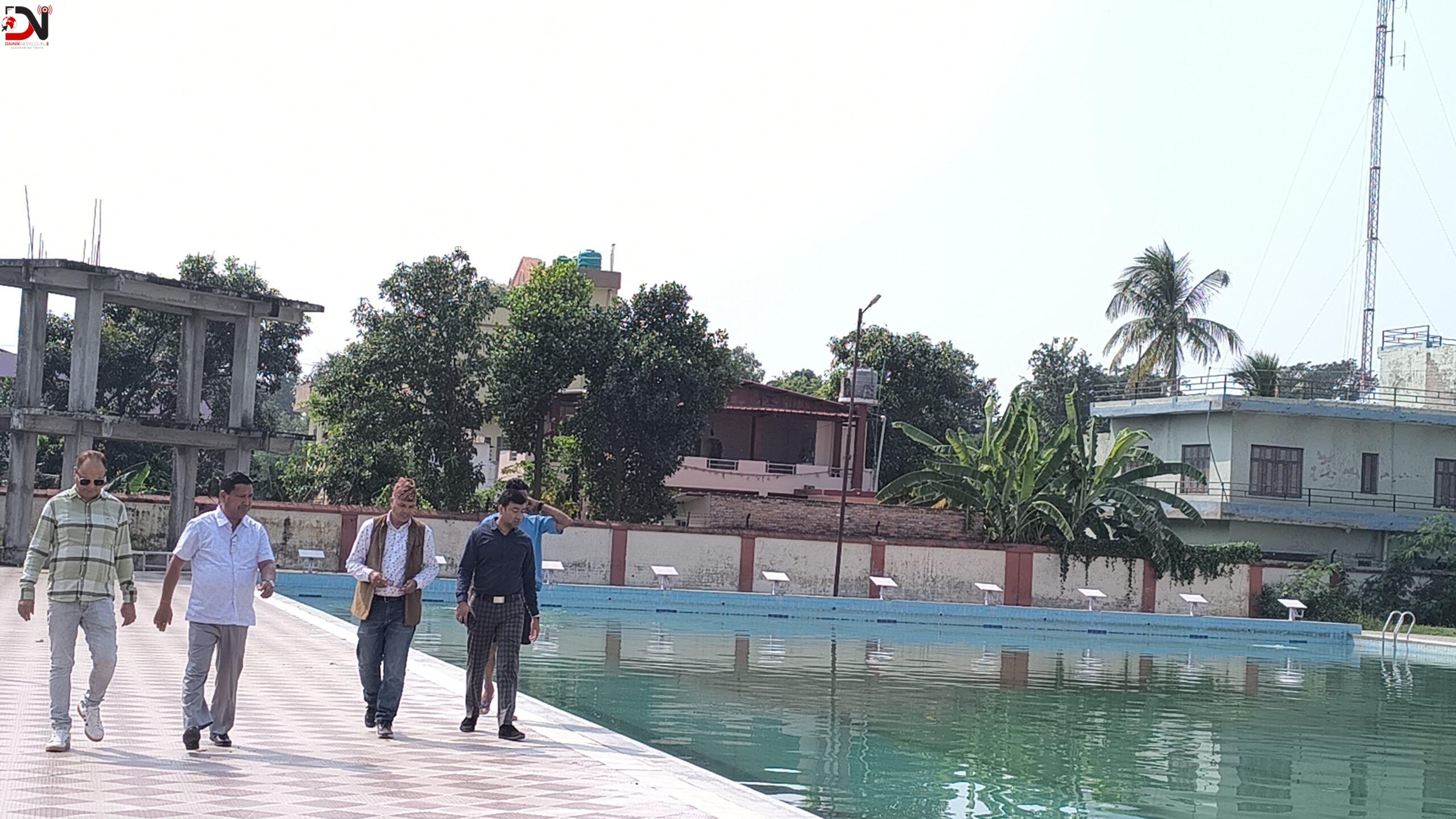 प्रतियोगिता नजिकिंदै जाँदा स्वीमिङ्ग पुल सफाई