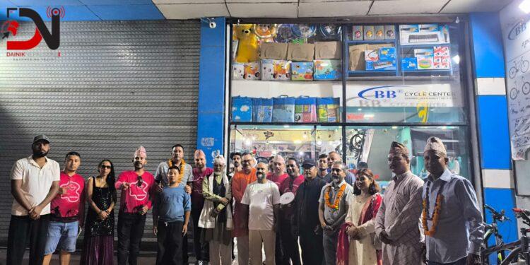 प्रतियोगिताका लागि साइक्लिस्टको देउसी भैलो