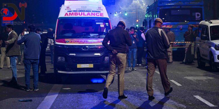 दिल्लीमा मेट्रो स्टेसन नजिकै विस्फोट, आठ जनाको मृत्यु