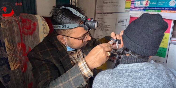 स्वास्थ्य शिविरः नागरिकलाई घरआँगनमै उपचार