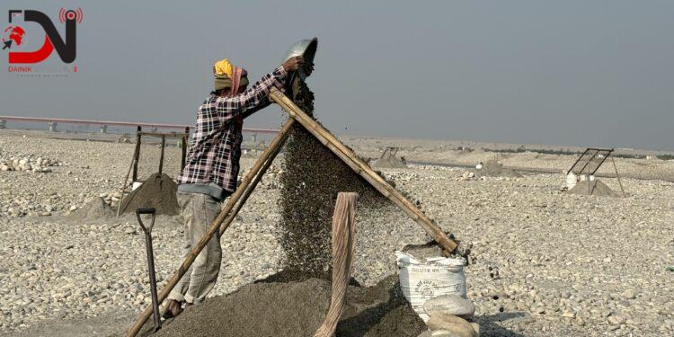 बाँकेमा चिसोले मर्न थाले मौरी