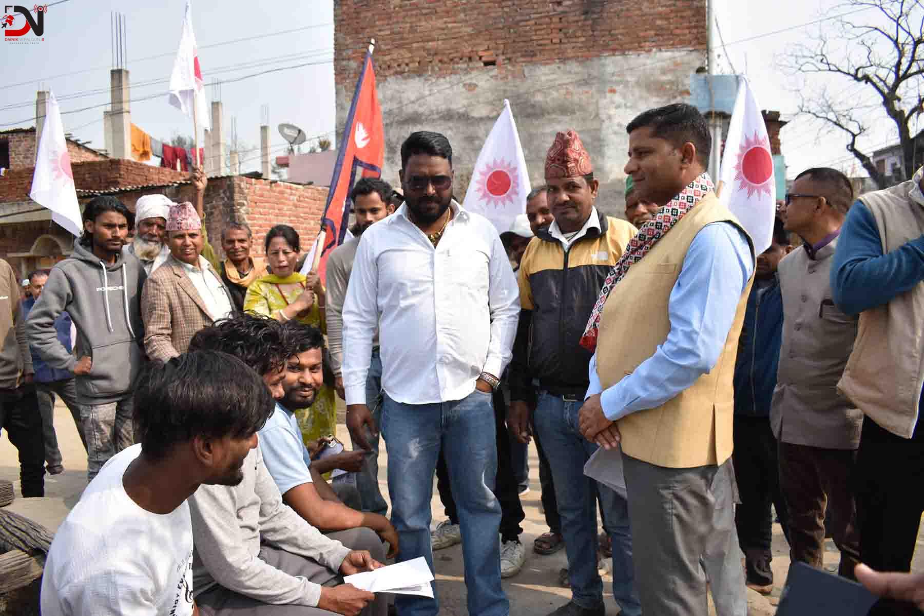 मतदाताका घरघर पुग्दै इश्तियाक राई