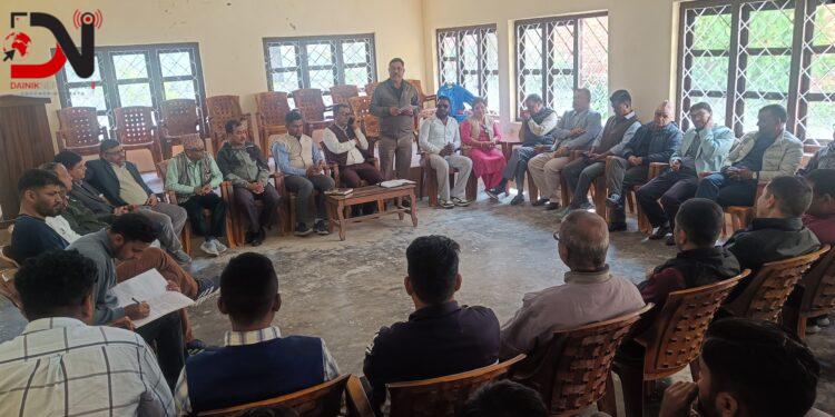 प्राध्यापकसँग उम्मेदवार राईले गरे अन्तरक्रिया