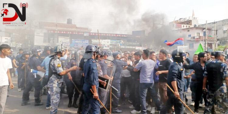 शपथको भोलिपल्टै सरकारविरुद्ध ‘मुर्दाबाद’को नारा