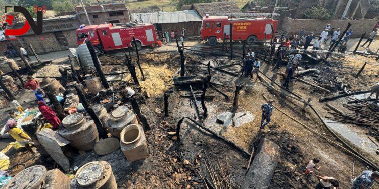नरैनापुरमा आगलागीबाट तेह्र घरगोठ जलेर ध्वस्त