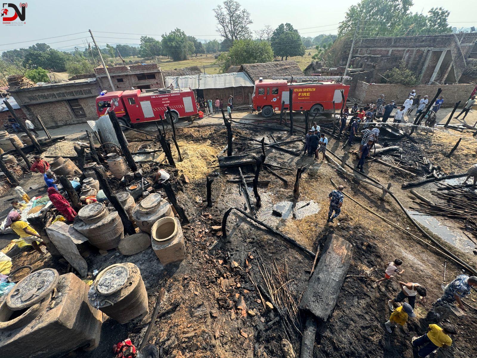 नरैनापुरमा आगलागीबाट तेह्र घरगोठ जलेर ध्वस्त