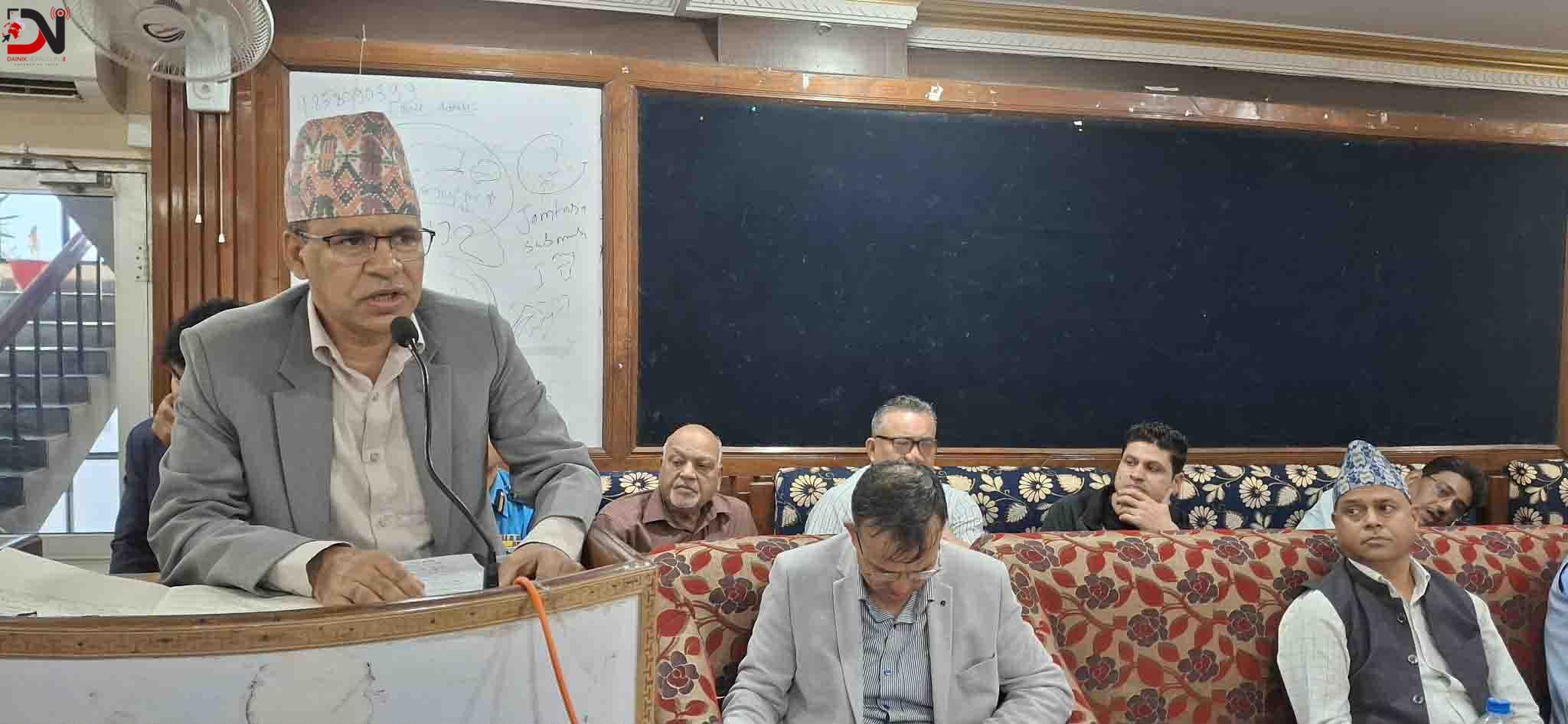 गरिबी र बेरोजगारीका कारण चोरी पैठारी : अर्थसचिव उपाध्याय