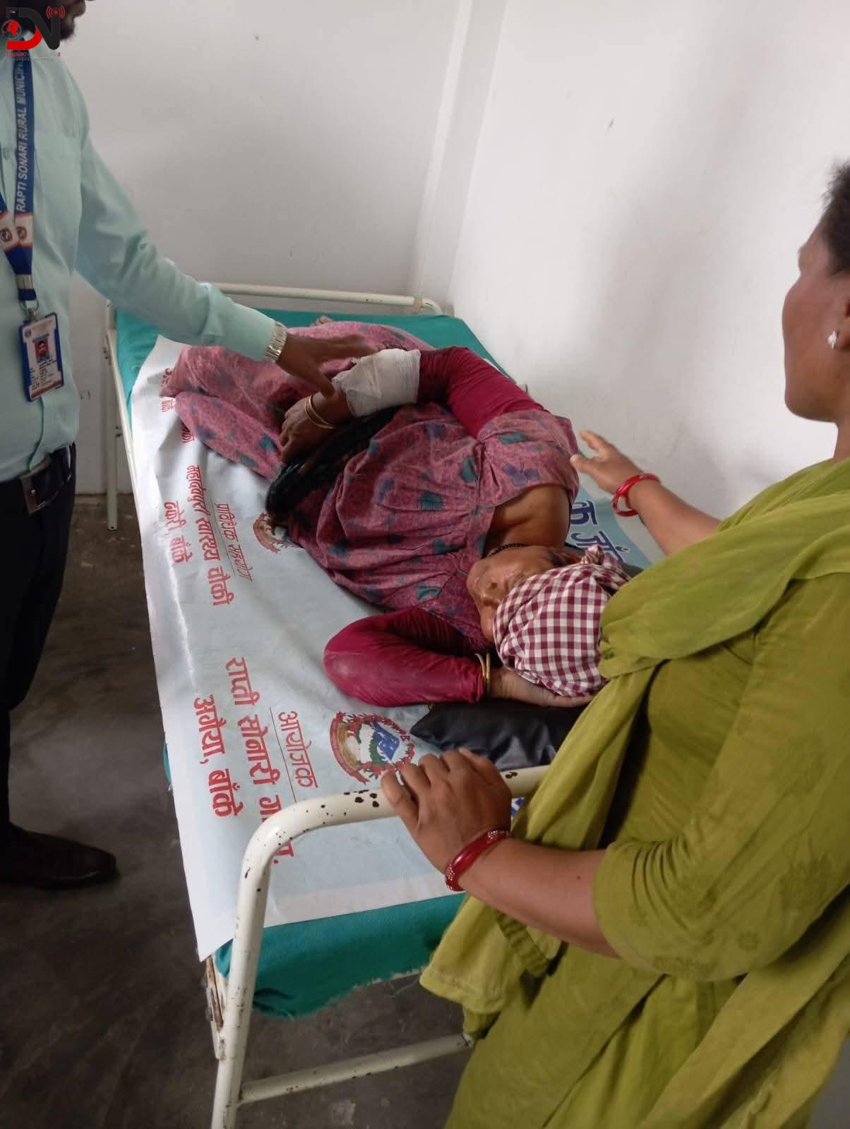 बाख्रा चराउन गएकी महिलालाई कुटपिट गरी सुन लुटपाट