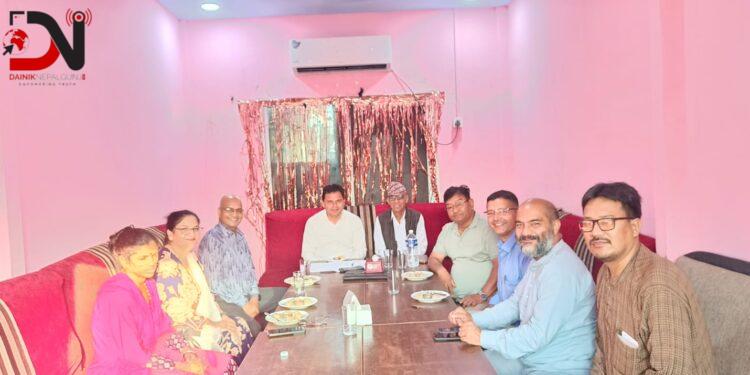 कविता प्रतियोगिता गर्दै समाज