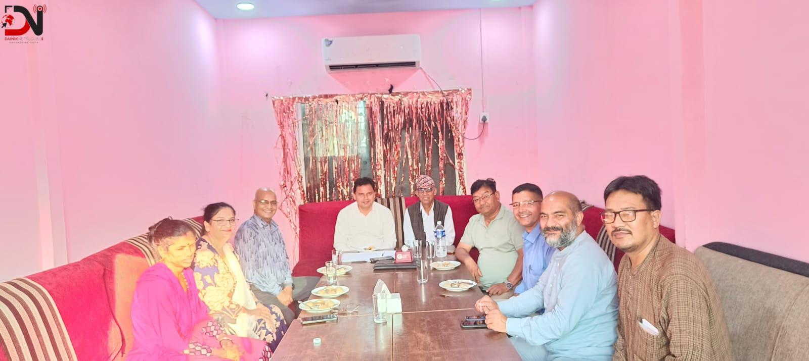 कविता प्रतियोगिता गर्दै समाज