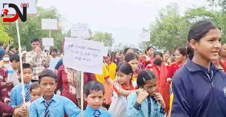 विद्यालय पोशाकमै आन्दोलनमा बालबालिका