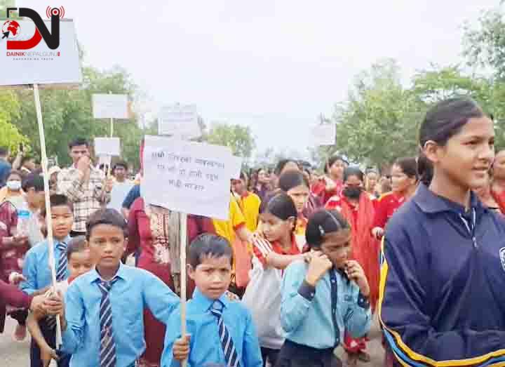 विद्यालय पोशाकमै  आन्दोलनमा बालबालिका