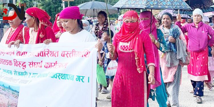 विस्थापित ७५१ परिवारको व्यवस्थापन माग्दै कोहलपुरमा आन्दोलन