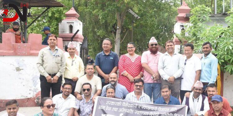 पत्रकारले दिए प्रशासनमा धर्ना