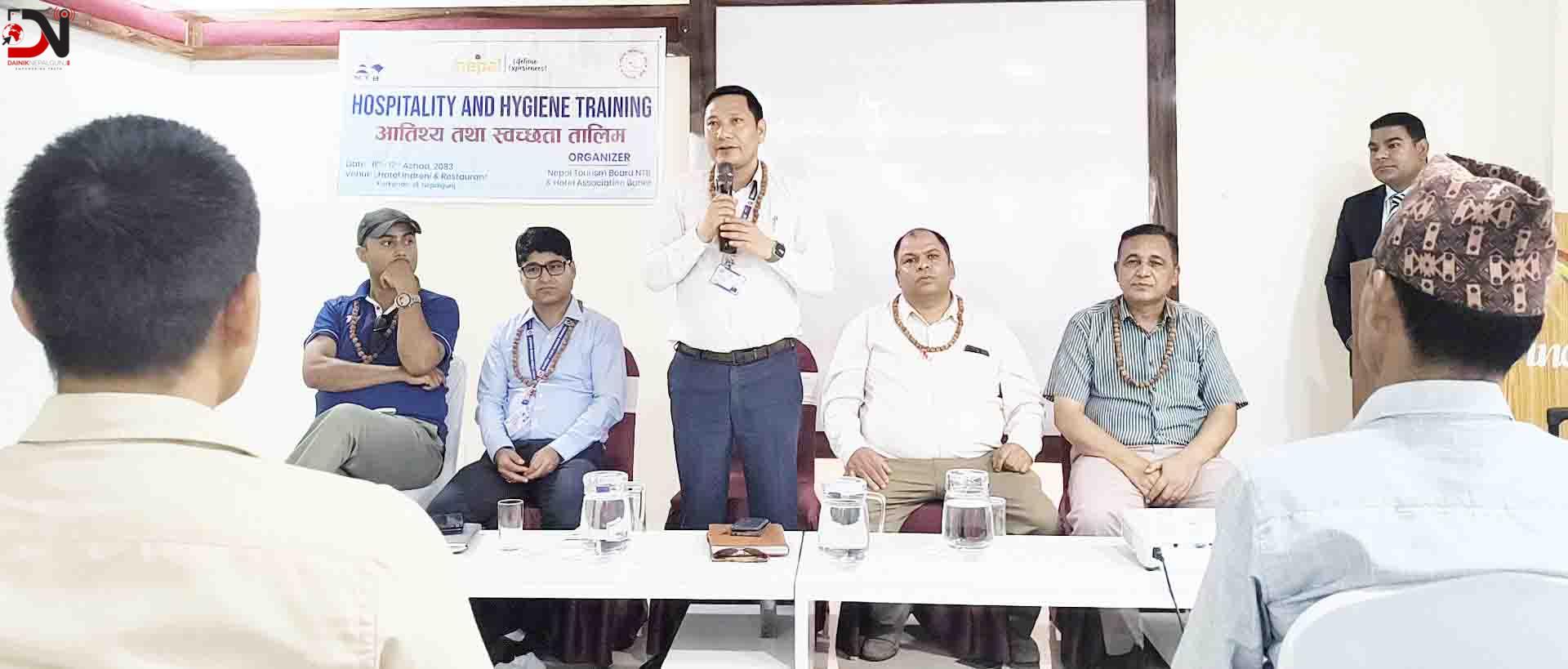 खाद्य स्वच्छता र व्यवसायिक क्षमता अभिवृद्धि गर्न होटल व्यवसायीलाई प्रशिक्षण