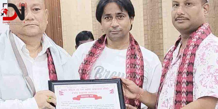 विकास बहादुर सिंह सम्मानित, नगर प्रमुख बिष्टले गरे सम्मान