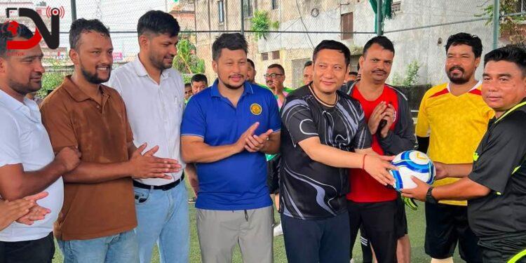 पत्रकार र व्यवसायीबीच रोमाञ्चक प्रतिस्पर्धा