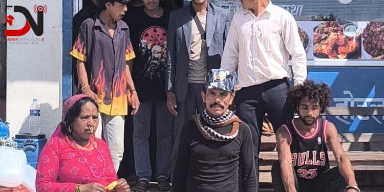 चार लाख भारुसहित होटल कर्मचारी पक्राउ