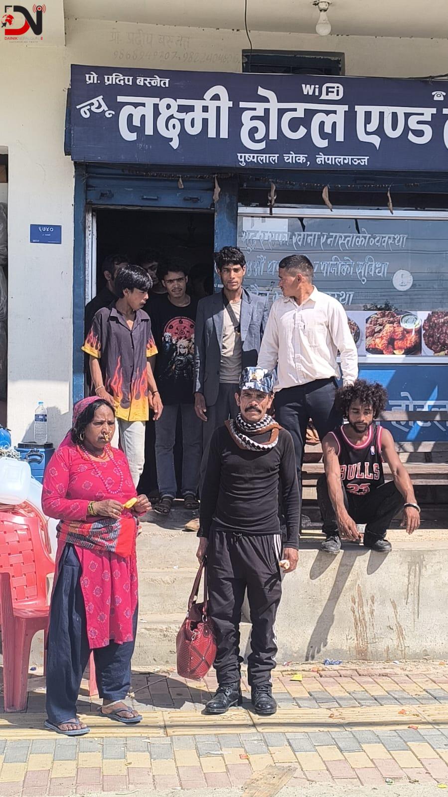 चार लाख भारुसहित होटल कर्मचारी पक्राउ