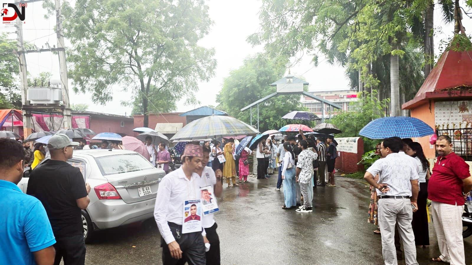 निराश मतदाता, उत्साहित उम्मेदवार