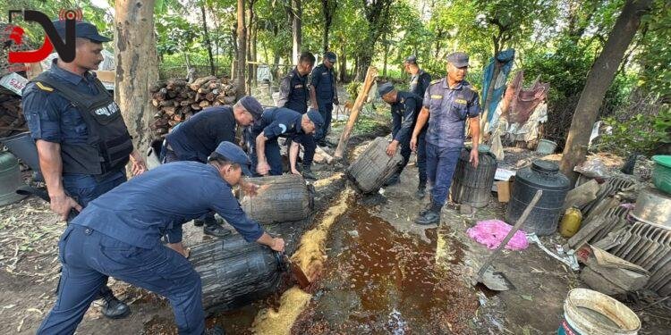 अवैध घरेलु मदिरा बनाउन प्रयोग हुने ९४० लिटर कच्चा पदार्थ नष्ट