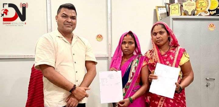 विपन्न परिवारलाई निःशुल्क स्वास्थ्य बीमा कार्ड वितरण अभियान