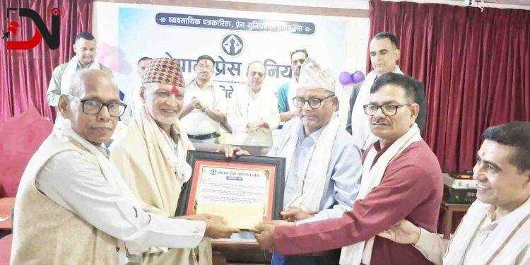 वरिष्ठ पत्रकार विरहीसहित पाँच पत्रकार पुरस्कृत