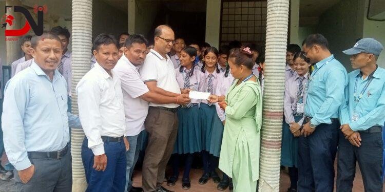 भोटेकोशी बाढीपीडितका लागि दीप ज्योति विद्या निकेतनको १ लाख २ हजार ५ सय ५५ सहयोग