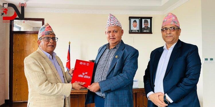 लोक सेवा आयोगले बुझायो मुख्यमन्त्री आचार्यलाई सातौँ वार्षिक प्रतिवेदन