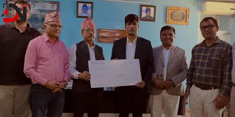 बाढीपीडितलाई होटल पौखाको ११ लाख