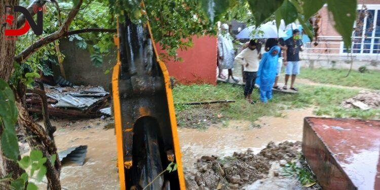 डुबान रोक्न नेपालगन्ज नाला सफा गरिंदै