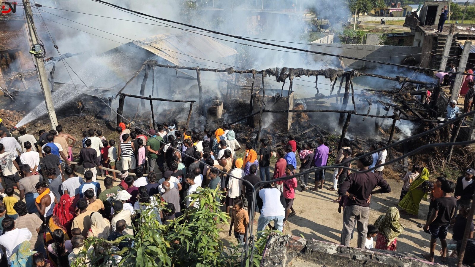 विद्युत् सर्ट भएर आगलागी, सात घर जले