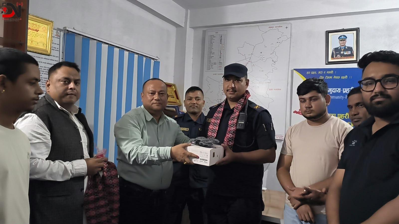 समाजसेवी सिंहद्वारा प्रहरीलाई प्रविधि हस्तान्तरण
