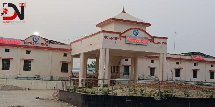 नेपालगन्ज रोडबाट लखनउ रेल चलाउ