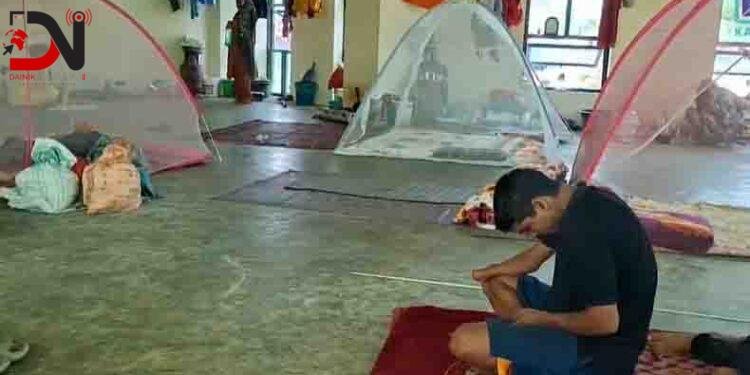 होल्डिङ सेन्टरमै बित्दैछ १ सय २ परिवारको दशैं